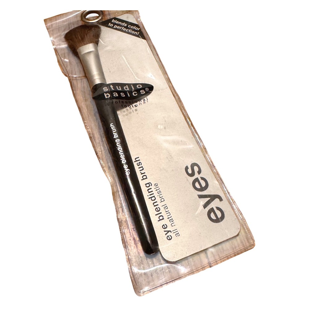 $3 BUNDLE ITEM NWT Studio Basics Eye Blending Brush All Natural Bristle